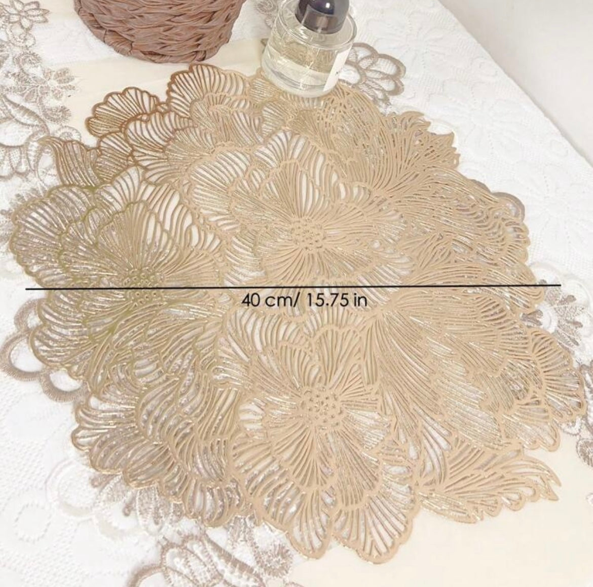Flower themed place mat