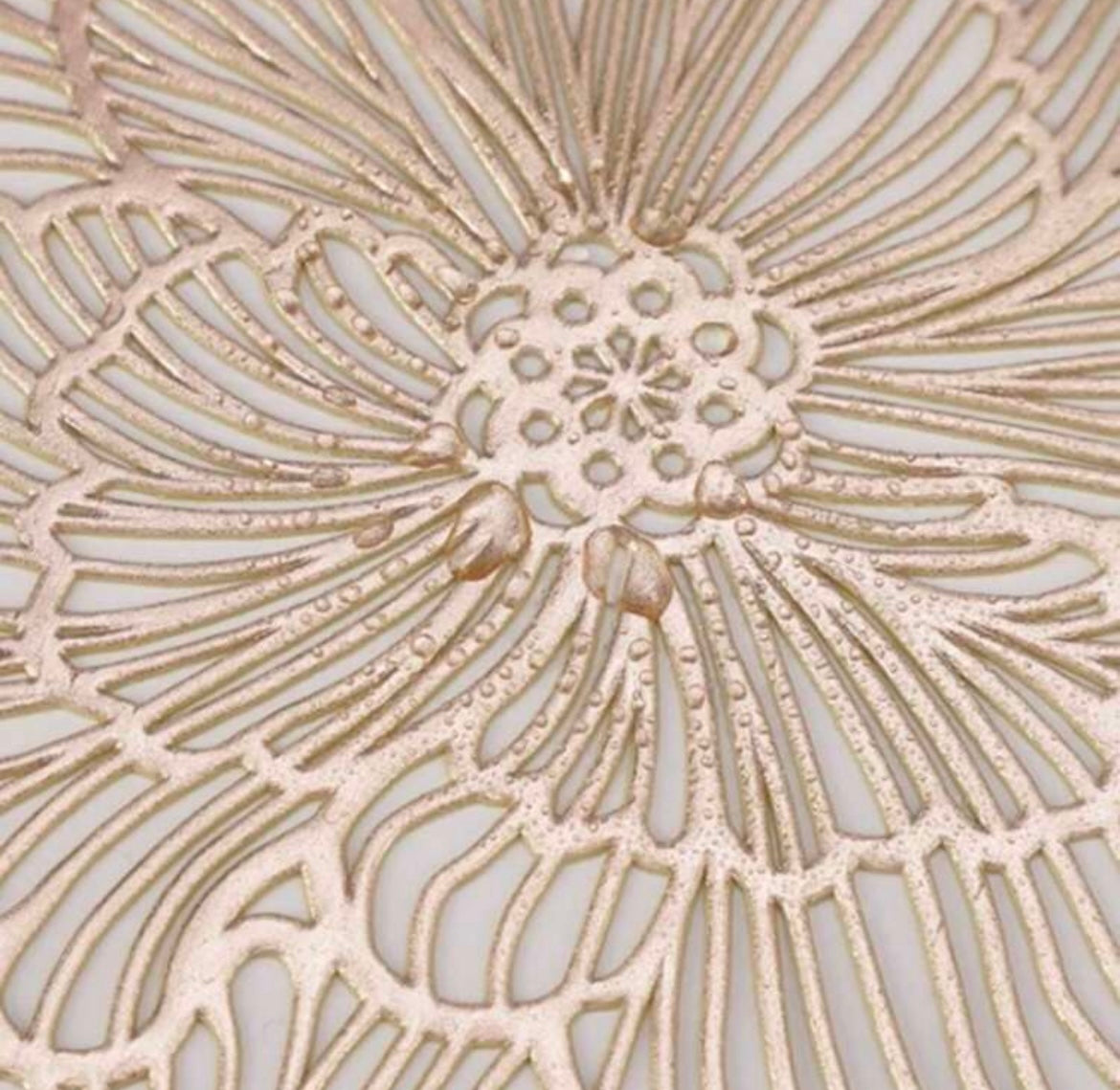 Flower themed place mat