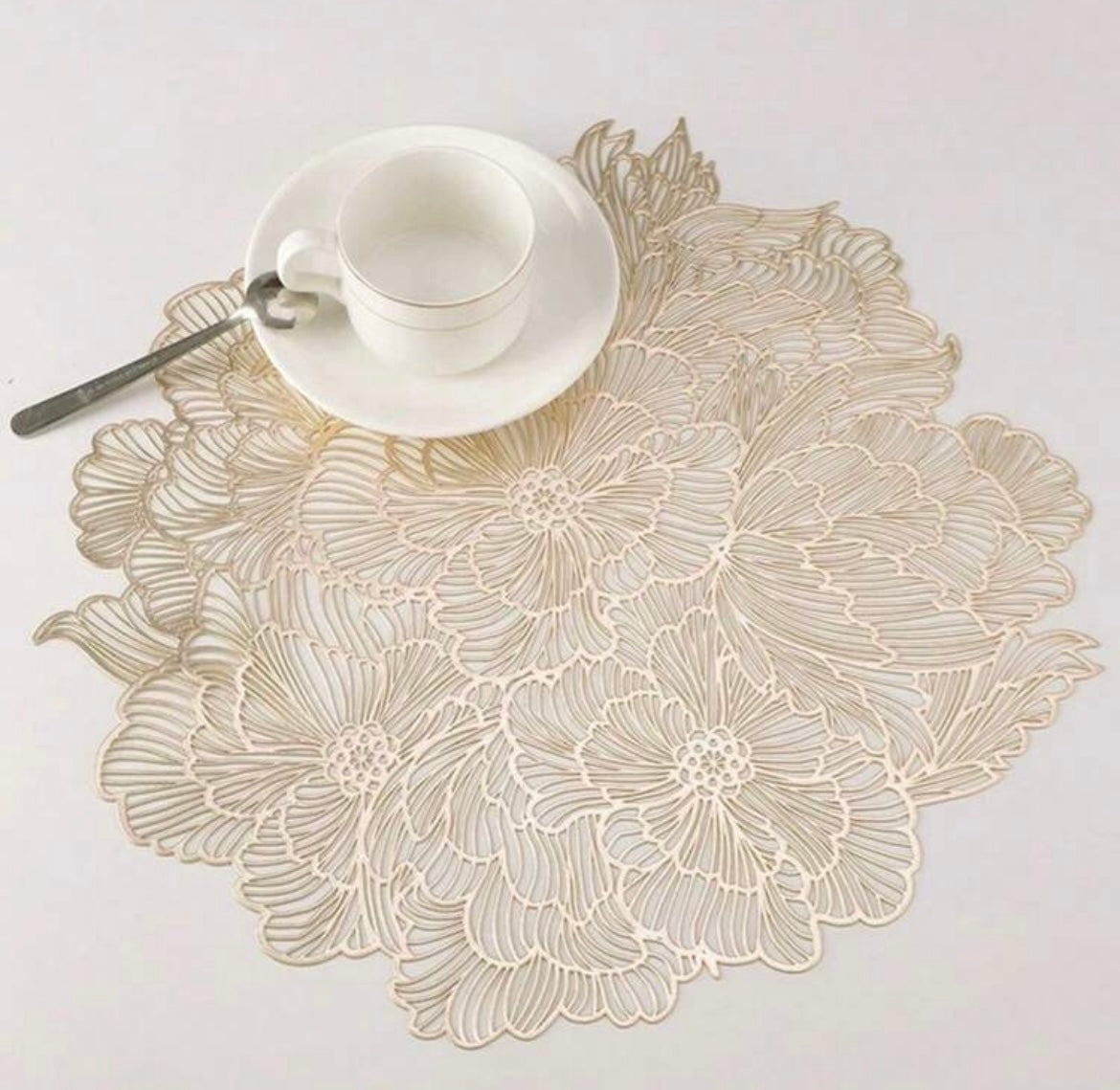 Flower themed place mat