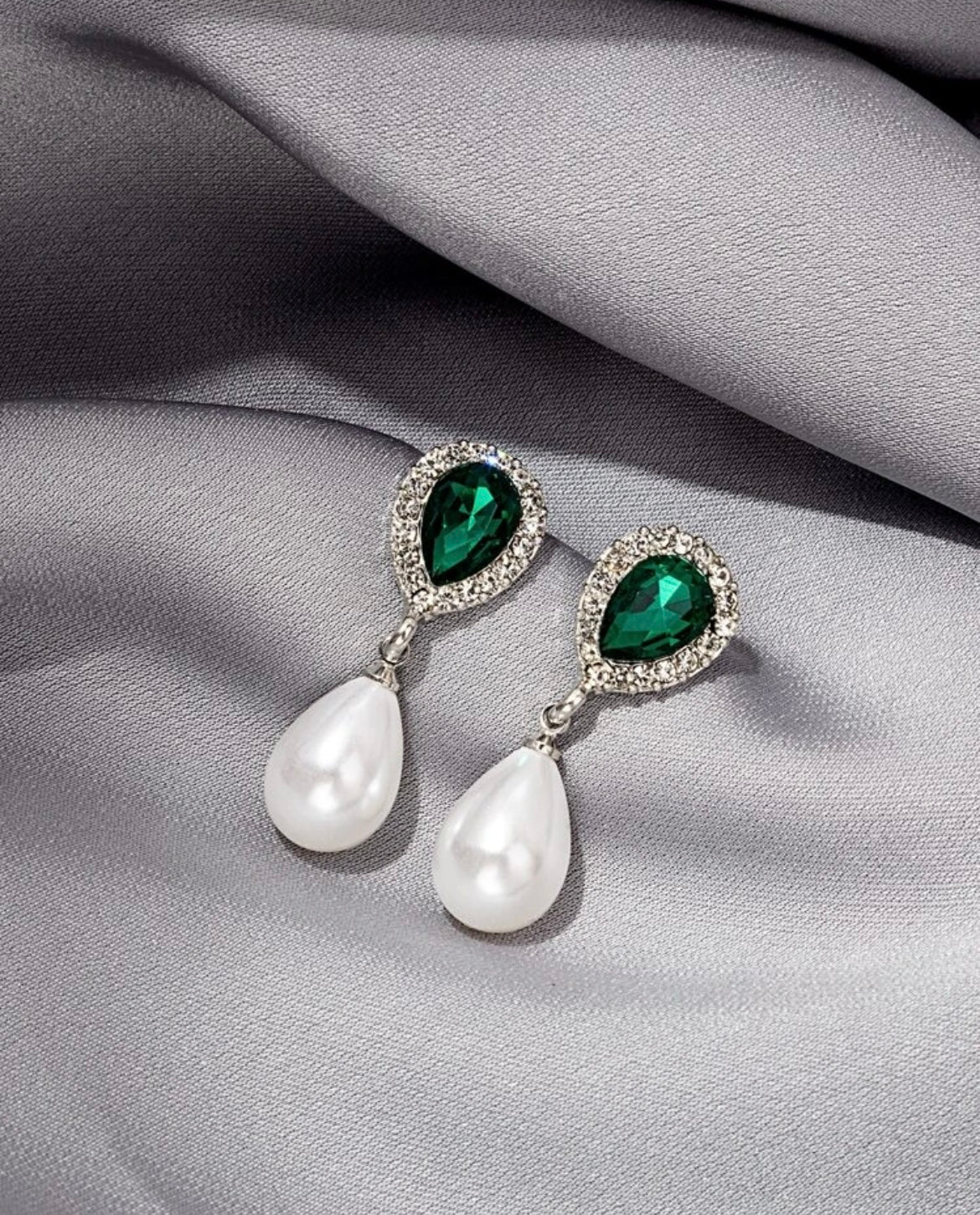 🎁 Pearl drop earrings (100% off)