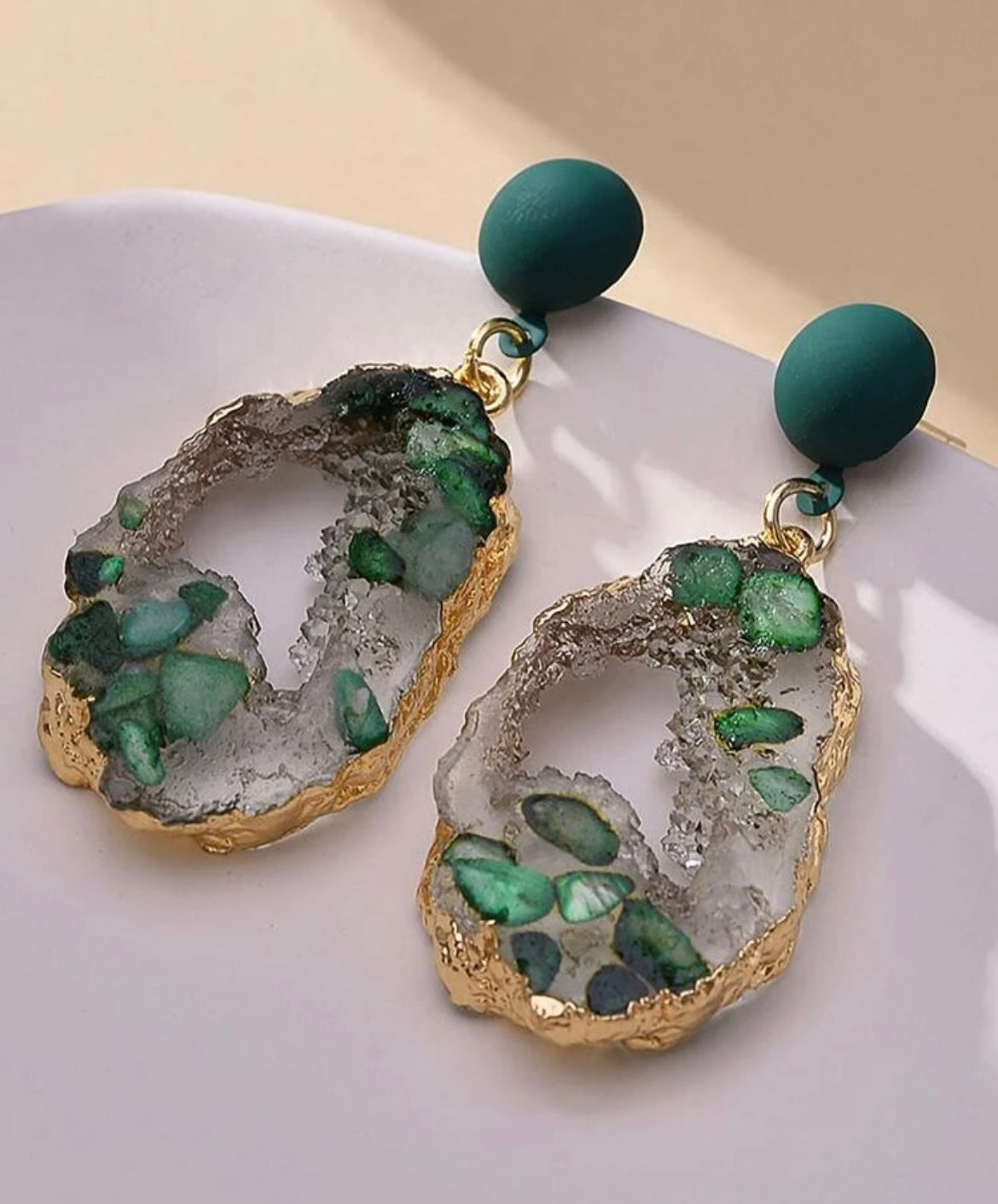 🎁 Green Resin earrings (100% off)